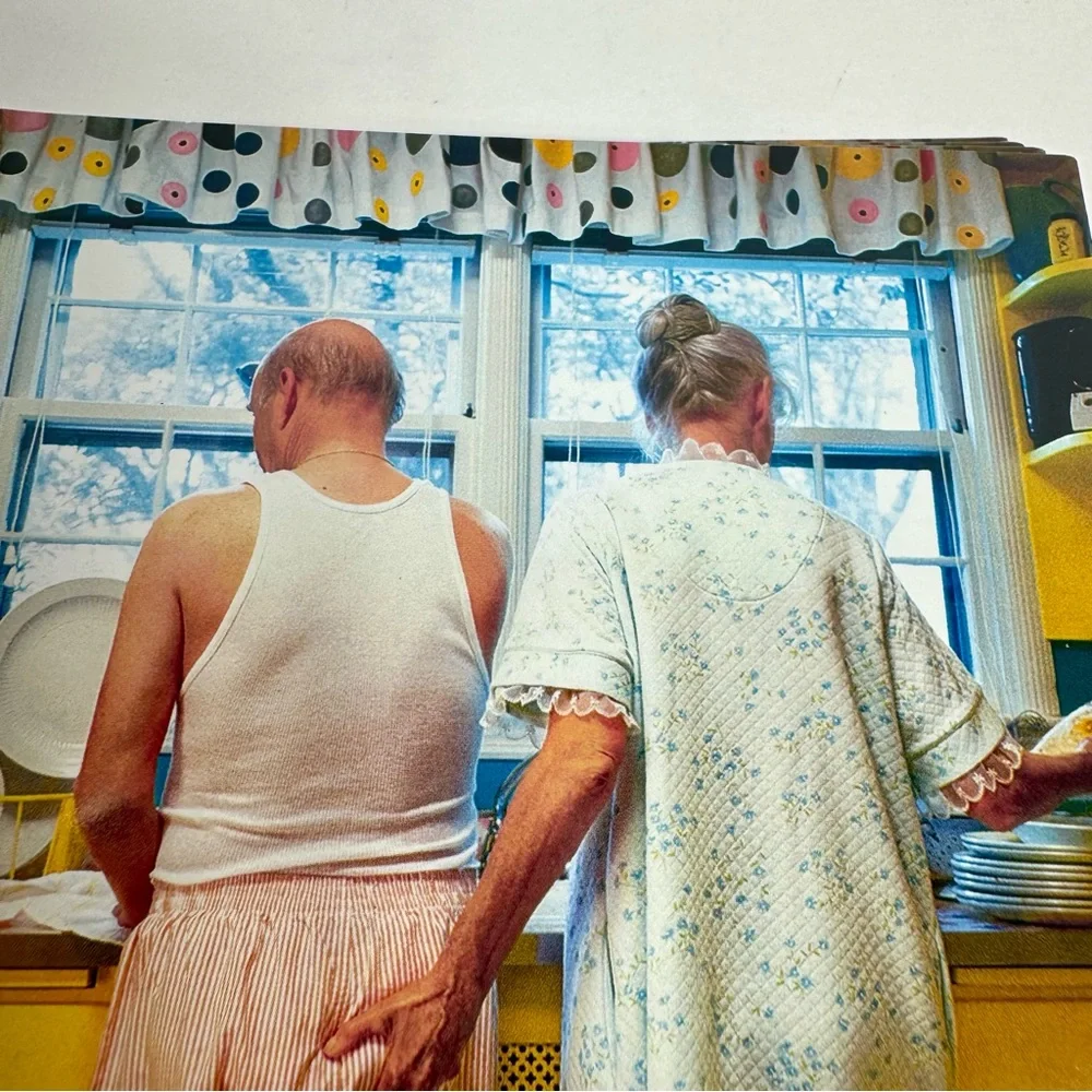 7 Avanti Greeting cards- old couple flirting Holiday: Valentines Day
